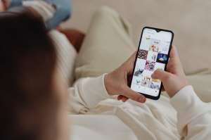 Why Instant Photo Sharing is Changing the Way We Connect Online Why Instant Photo Sharing is Changing the Way We Connect Online