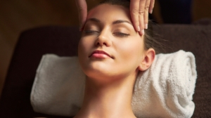 The Benefits of Head Massage: Relaxation, Relief, and Renewal