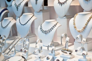 Tips to Find the Perfect Store for Jewelry Shopping