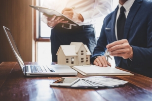 How Can Property Management Benefit Real Estate Investors?