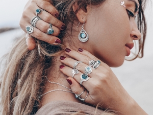 The Ultimate Guide to Seafoam Agate Jewelry Gifts: A Cosmic Connection