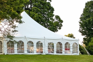 5 advantages of renting a tent for an outdoor event
