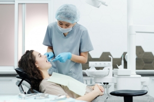 5 Warning Signs Your Smile Needs Attention: Time to Visit a Dentist in Burbank