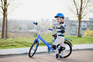 What are the key features of an electric child's bike?