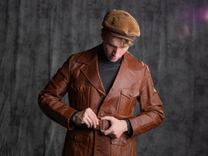 Personalizing Your Brown Leather Jacket for a Unique Look