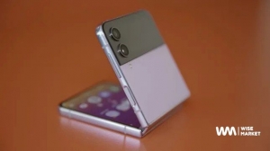 Samsung Galaxy Z Flip 4: Most Portable Phone